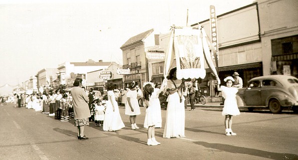Fiesta Amistad parade